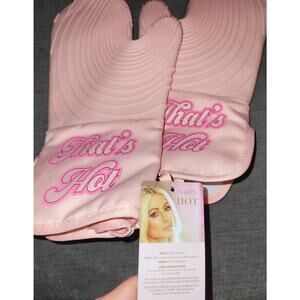 Paris Hilton Oven Mitt Set with Iconic That's HOT Design, 2-Piece Set, Pink